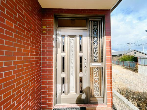 美幌町字青山南5－11中古住宅の玄関|【リフォーム中】玄関外観です。こちらは新品に交換致します。