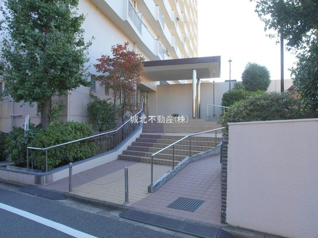 オーク荻窪マンションのエントランス