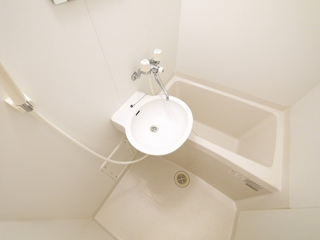 レオパレスビューヒルズテンの洗面所|洗面所です
