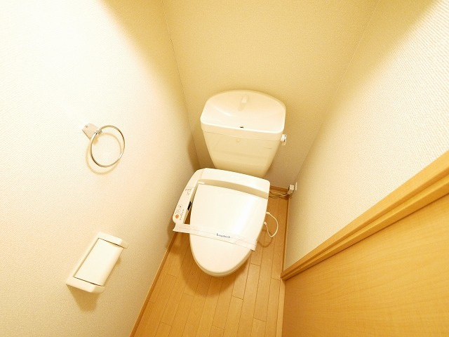 レオパレスビューヒルズテンのトイレ|ゆったりとした空間のトイレです
