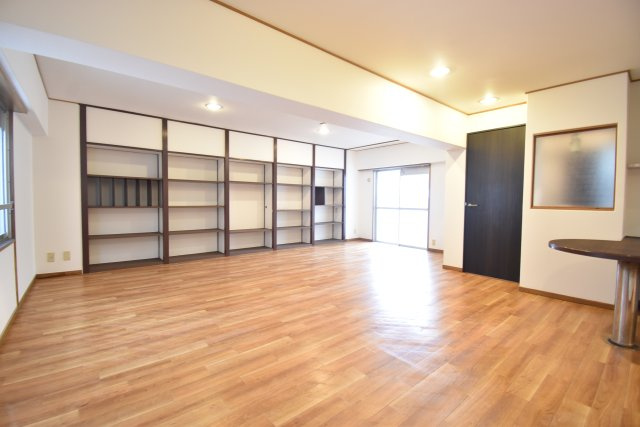 靭壱番館の居間・リビング