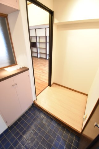 靭壱番館の玄関