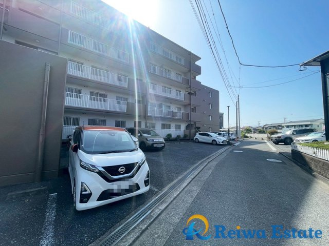 ネオハイツ茅ヶ崎の駐車場