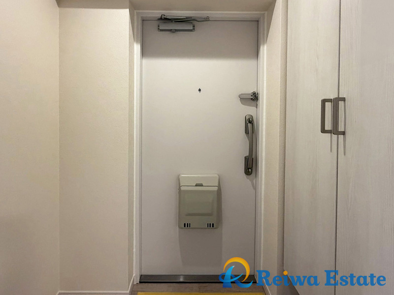 ネオハイツ茅ヶ崎の玄関