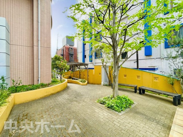 パンテオン小岩の中庭|敷地内には緑も多く住環境良好です