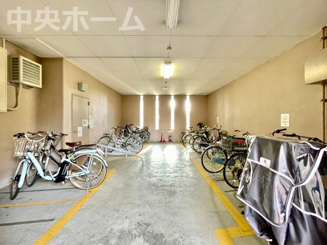 パンテオン小岩の駐輪場|【自転車置き場】最新の空き状況や費用などの詳細は担当スタッフまでお問い合わせください。