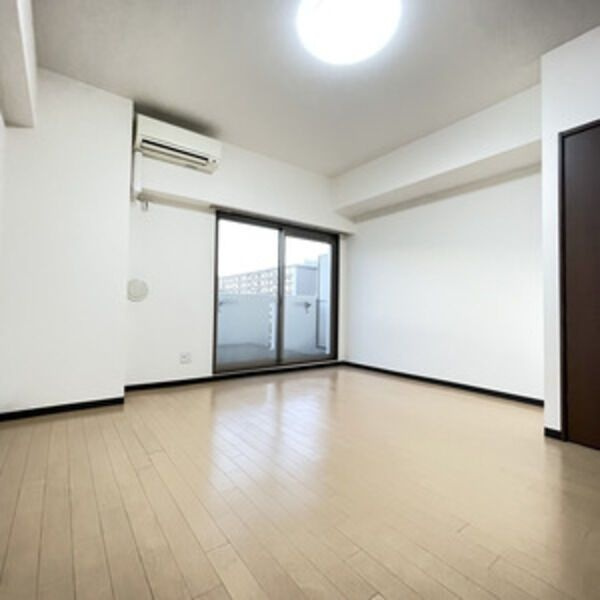 ピースプレイス牛巻の居間・リビング