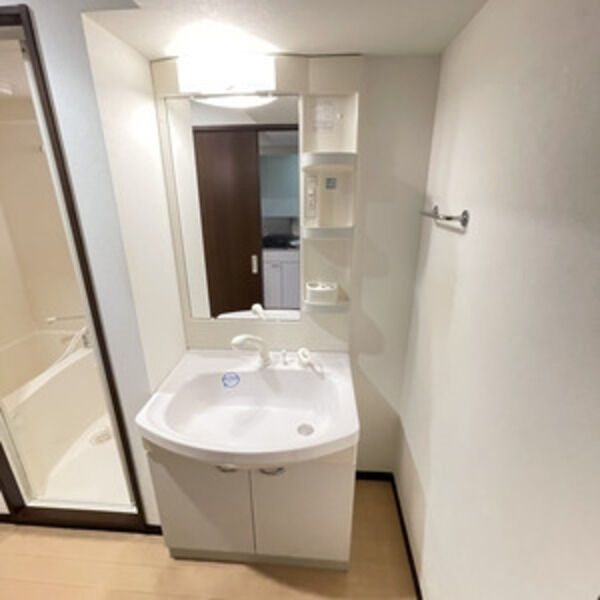 ピースプレイス牛巻の独立洗面台