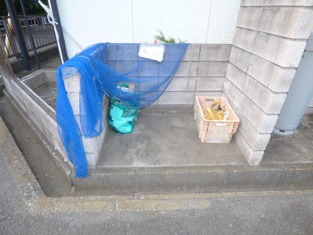 敷地内ゴミ置き場