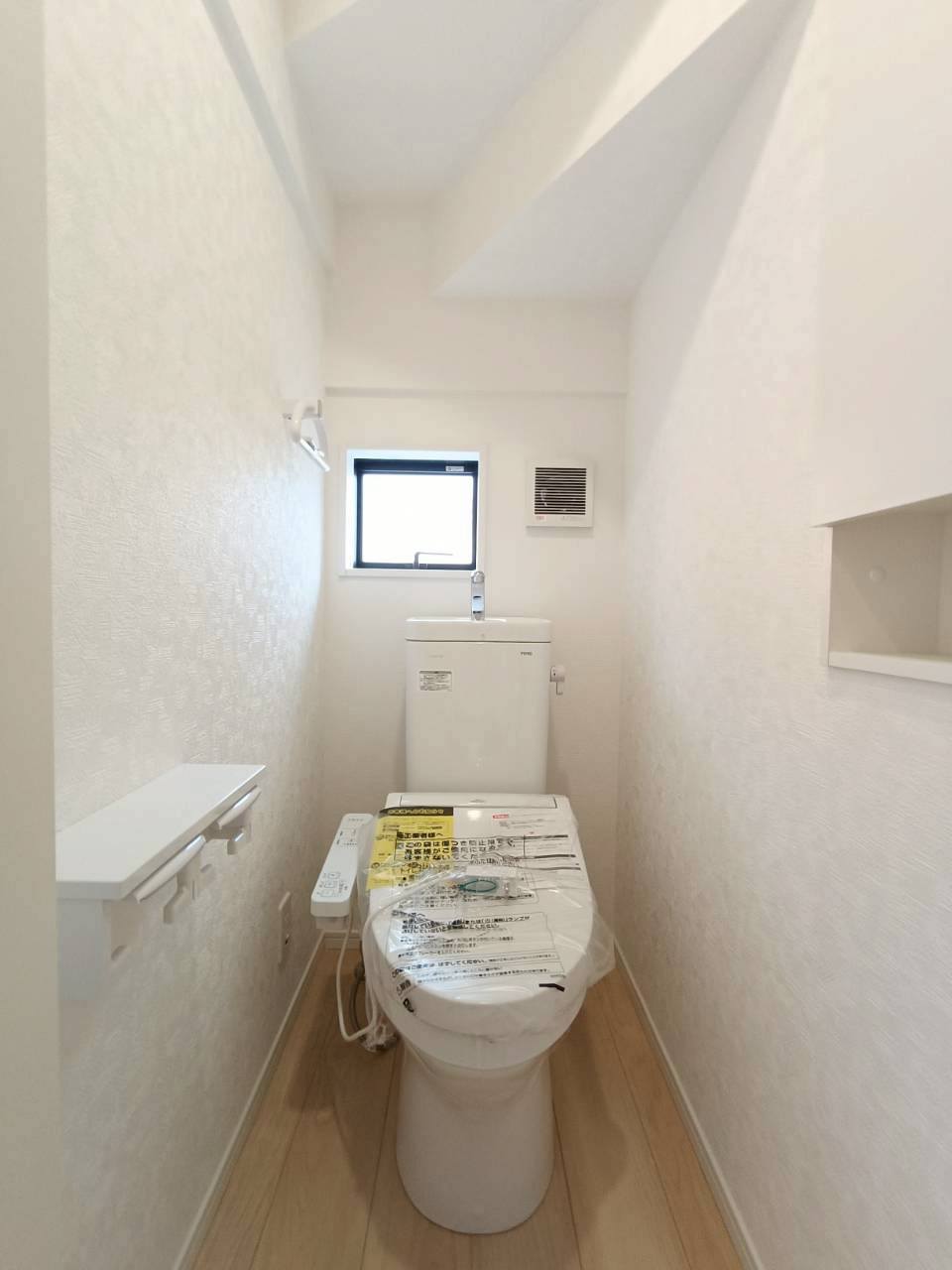 吉川市　吉川1丁目　新築戸建　全1棟のトイレ|シンプルで清潔感◎。毎日気持ちよく使える空間
