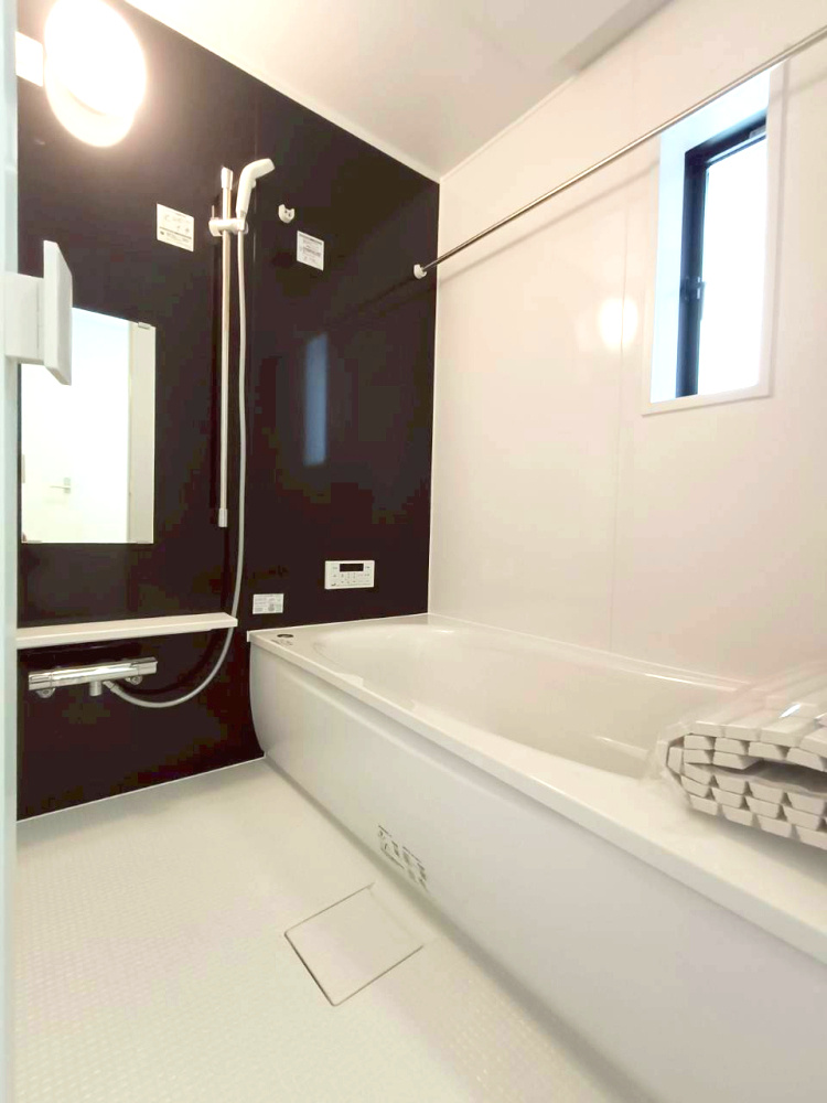 吉川市　吉川1丁目　新築戸建　全1棟の浴室|ゆったり浴槽で一日の疲れをリセット