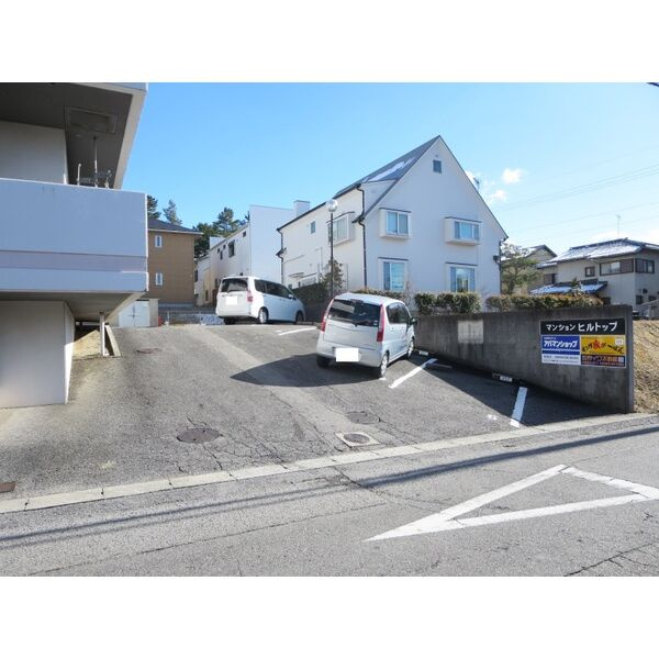マンションヒルトップの駐車場