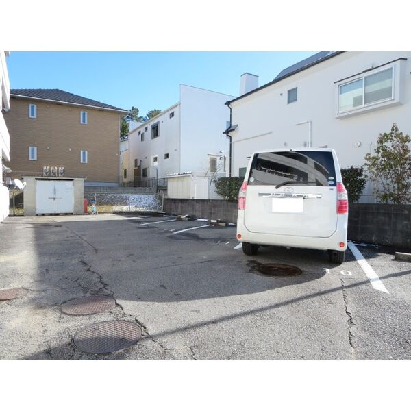 マンションヒルトップの駐車場