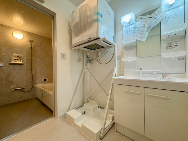 福井町の独立洗面台|洗濯機置場と洗面台が近く家事がスムーズ。忙しい毎日も時短できる使いやすい洗面室です。