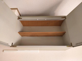 吊戸棚（写真は別部屋）