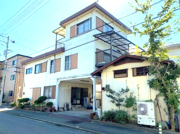 松山市余戸西２丁目の中古一戸建の前面道路含む現地写真|前面道路含む現地写真です