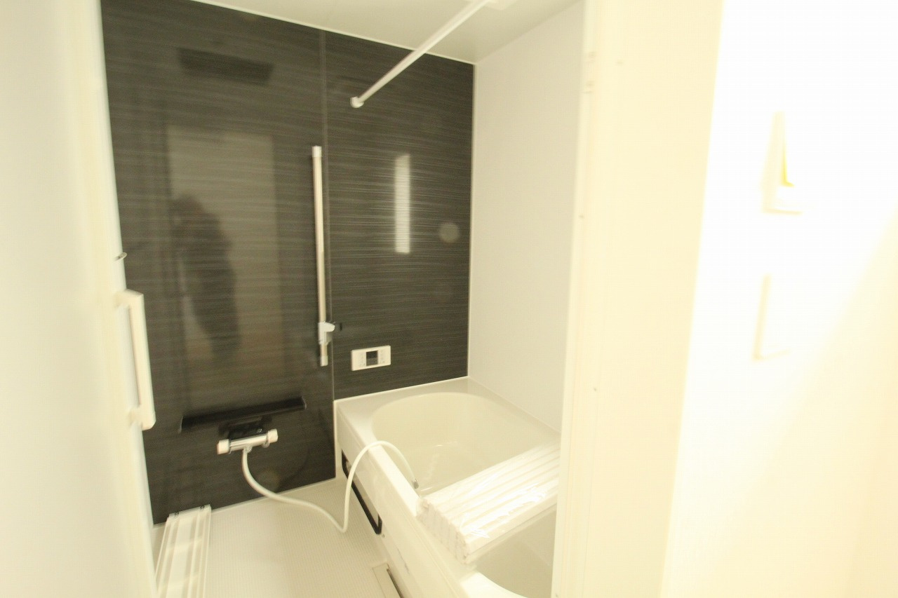 中須賀町（第1）　新築戸建　3号棟【全３区画】の前面道路含む現地写真|3号棟　南側　道路幅員　5.0ｍ　接面　8.2ｍ