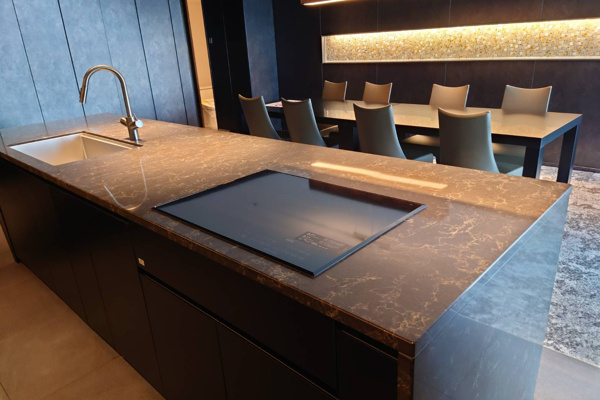 【ロビー】 | 【パーティーラウンジ】本格キッチン（IHで安心）や、開放的なバルコニー付きの贅沢な仕様！