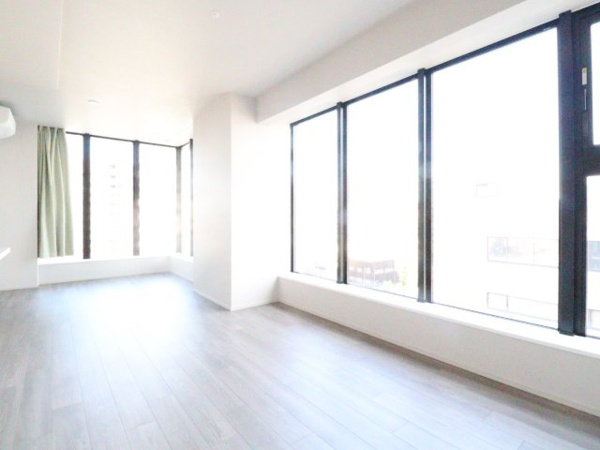 【居間・リビング】 | 【リビングダイニング】約18.4帖の広々としたリビングダイニング！冬に嬉しい床暖房付き☆