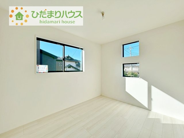 【洋室】 | 取手市中原町　新築戸建　2号棟 | 明るい二面採光です☆彡
