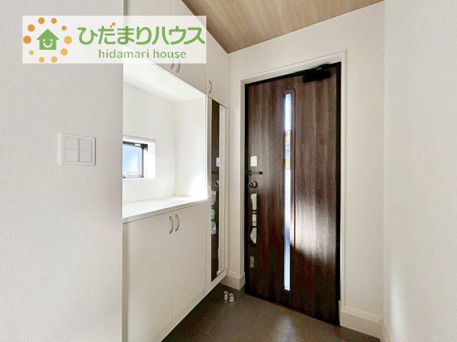 【玄関】 | 取手市中原町　新築戸建　2号棟 | 丁度良い靴箱のサイズ♪これだけあれば家族全員の靴がしまえてスッキリ(^O^)
