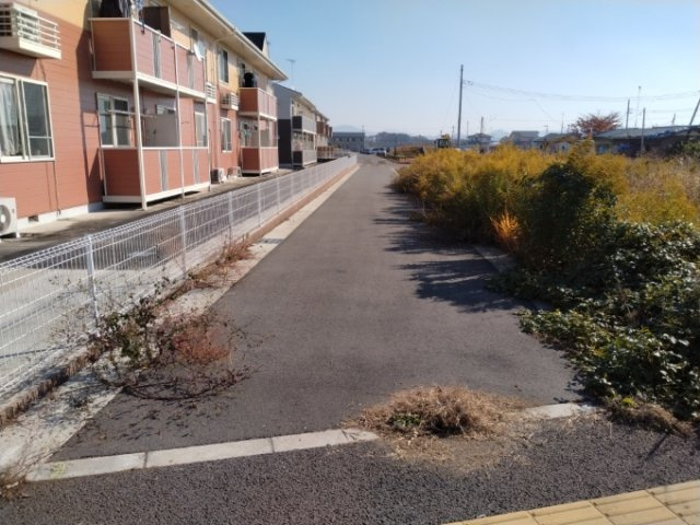 真岡市中萩１丁目　土地の前面道路含む現地写真|北側歩道４ｍ