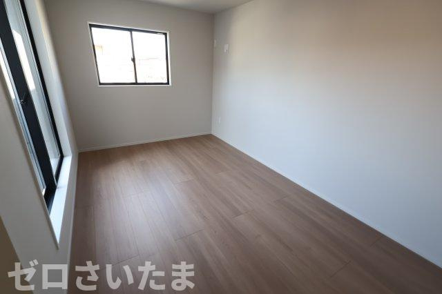 《仲介手数料無料》久喜市久喜東５丁目33-22新築一戸建てリガーレの洋室