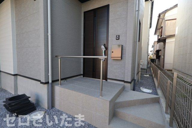 《仲介手数料無料》久喜市久喜東５丁目33-22新築一戸建てリガーレの玄関