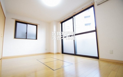 【居間・リビング】 | ルネス・グランドソレイユ | 明るい広々としたお部屋♪