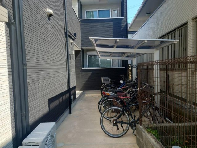 泉佐野市大宮町　一棟築浅アパートの駐輪場