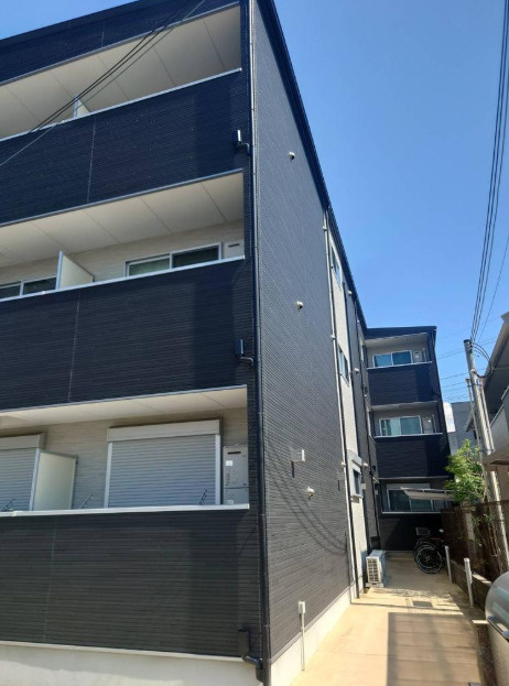 泉佐野市大宮町　一棟築浅アパートの外観