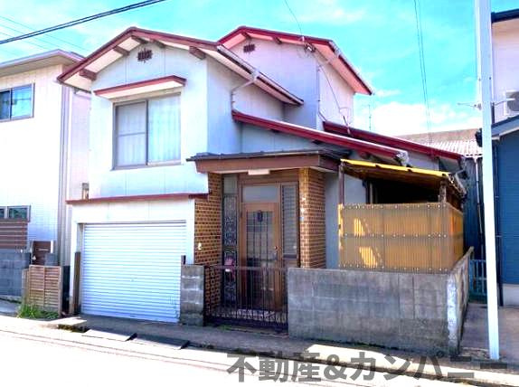 松山市余戸西１丁目の中古一戸建の前面道路含む現地写真|前面道路含む現地写真です
