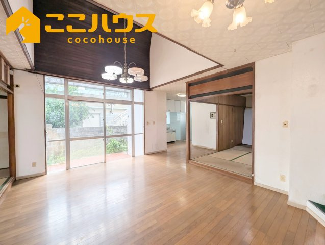 南城市知念字海野　中古一戸建ての居間・リビング|LDK20帖