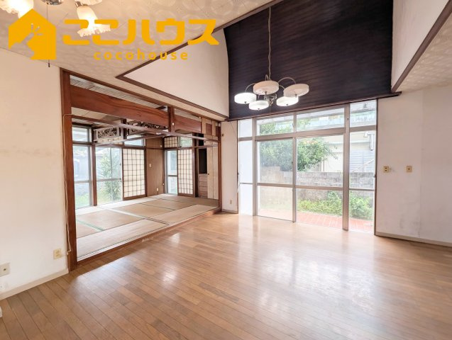 南城市知念字海野　中古一戸建ての居間・リビング|LDK20帖