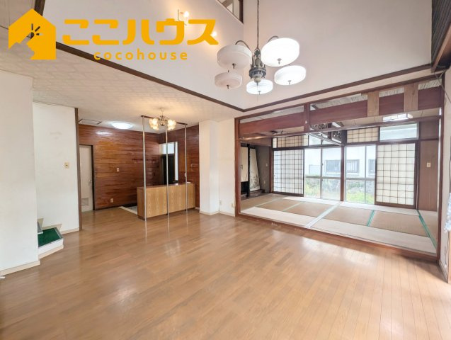 南城市知念字海野　中古一戸建ての居間・リビング|LDK20帖