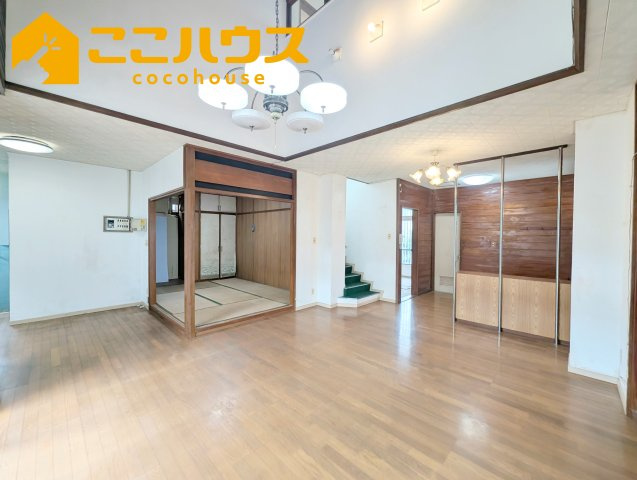 南城市知念字海野　中古一戸建ての居間・リビング|LDK20帖