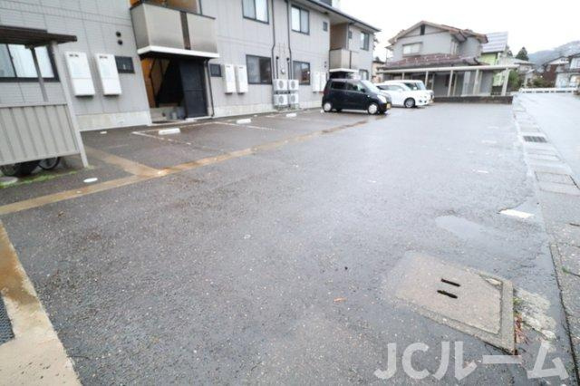 フレーズ・ヴェルジェの駐車場