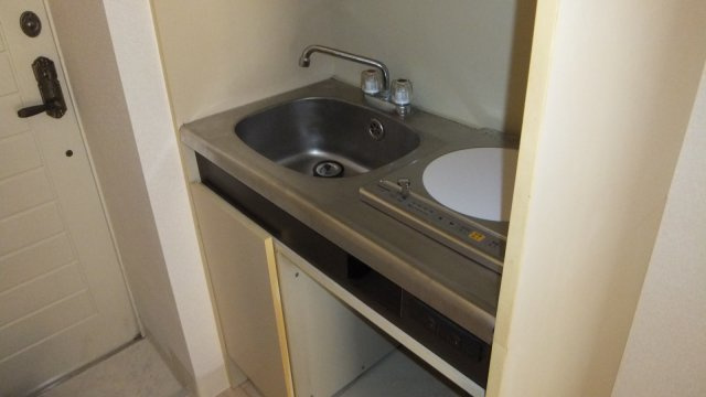 カーサフロール西船のキッチン|ＩＨコンロ付きキッチンです