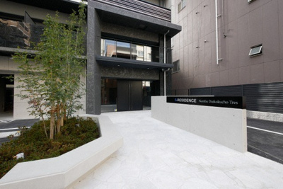 【エントランス】 | S-RESIDENCE難波大国町Tres | 落ち着いたエントランスです