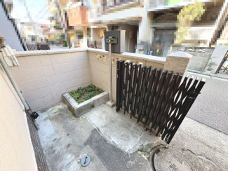 【その他】 | 奥本町１丁　中古テラスハウス | 自転車やバイクを置けるスペースありますよ♪ママやお子様の自転車も停められますね！