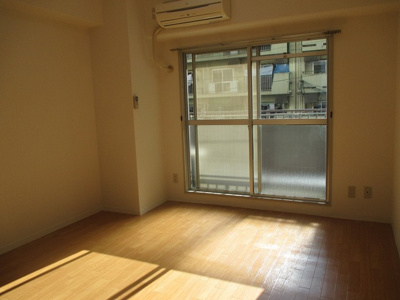 【居間・リビング】 | シティハイム新大阪 | 明るくキレイなお部屋です