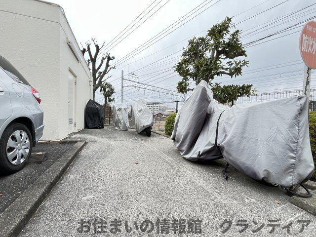 東急ドエルアルス新松戸の駐輪場|ドキドキの新生活も、安心してスタート。ぴったりの住まいを見つけませんか？クランディアが一緒に住まい選びをサポートします‼　まずは、お気軽にお問合せください　＃クランディア