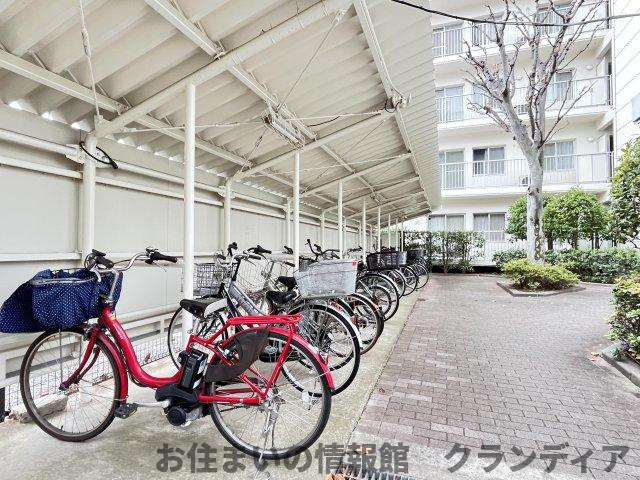 東急ドエルアルス新松戸の駐輪場|ドキドキの新生活も、安心してスタート。ぴったりの住まいを見つけませんか？クランディアが一緒に住まい選びをサポートします‼　まずは、お気軽にお問合せください　＃クランディア