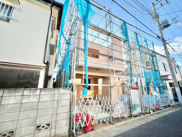 中野区上高田2丁目　新築戸建　全2棟の外観|2025.11.27撮影

現地ご見学希望・資料請求などお気軽にお問い合わせ下さい！
03-5990-5201