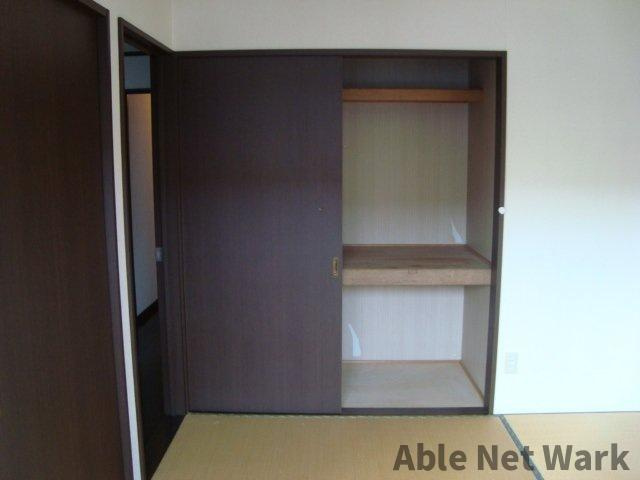 ブランドール木滝Bの和室|和室に押入れあります！