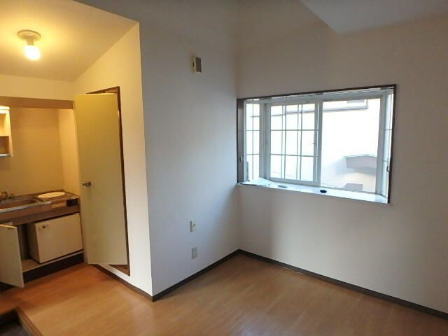 メゾンアイサン府中の居間・リビング