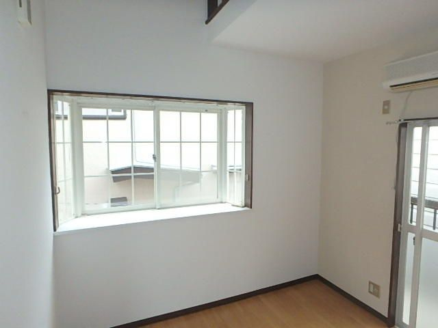 メゾンアイサン府中の居間・リビング