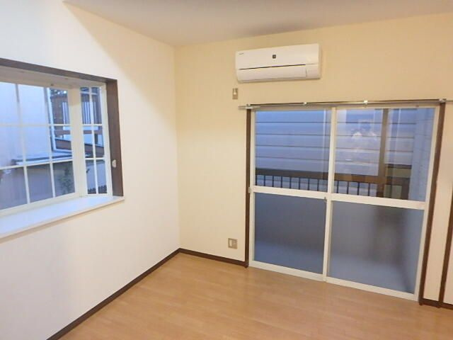 メゾンアイサン府中の居間・リビング