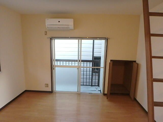 メゾンアイサン府中の居間・リビング