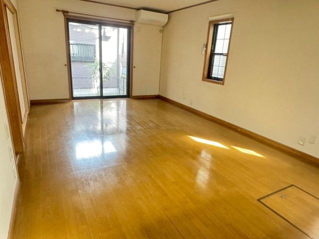 大阪府南河内郡河南町鈴美台一丁目・一戸建ての居間・リビング